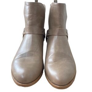 Forever 21 Tan Ankle women Boots. Sz 7.5.